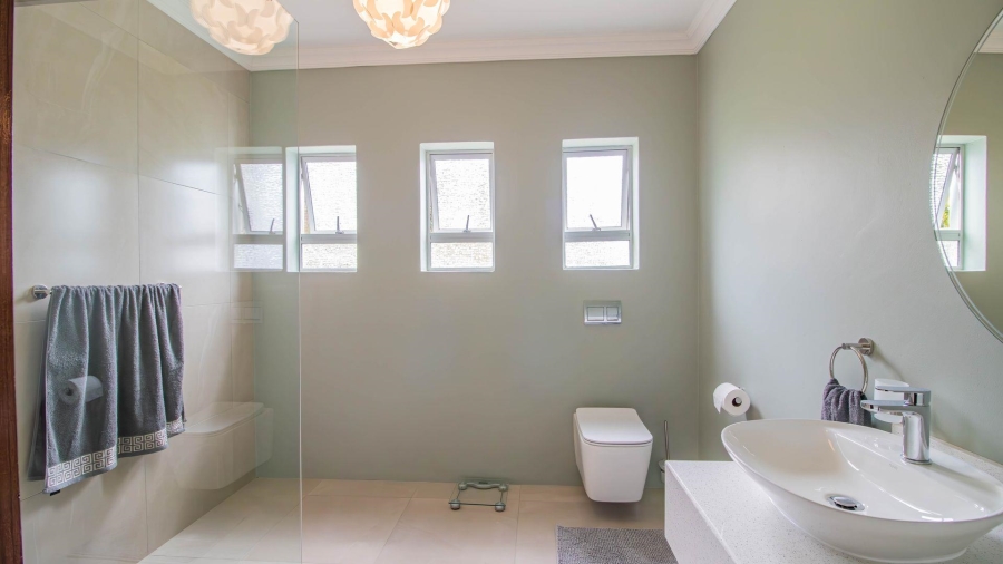 5 Bedroom Property for Sale in Beacon Bay Eastern Cape